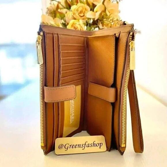 Michael Kors double zip leather wristlet new - Picture 3 of 4